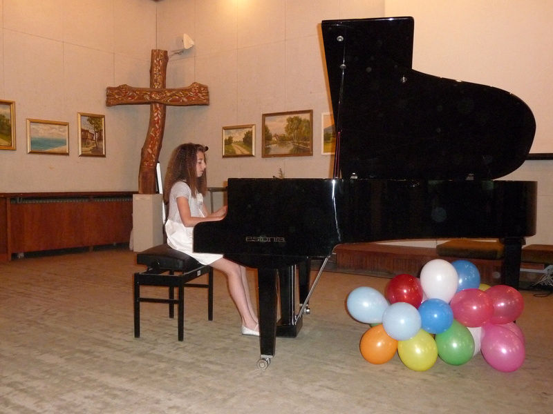 Yana Ludjeva - First concert