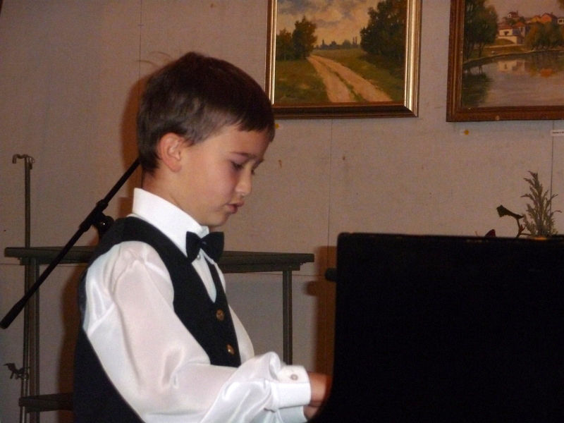 Lazar Mitzov - First concert